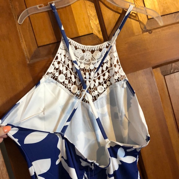 Mini dress with lace - Picture 3 of 5